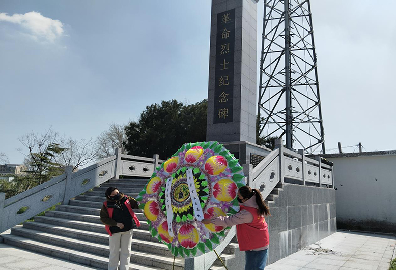 五汛鎮(zhèn)開(kāi)展清明節(jié)烈士陵園祭掃活動(dòng)