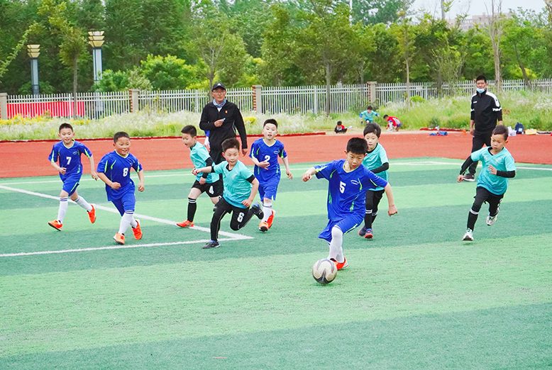 八灘鎮(zhèn)中心小學(xué)承辦縣實小集團校園足球聯(lián)賽活動