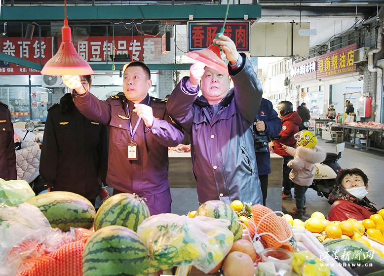 縣市場監(jiān)管局對生鮮食用農(nóng)產(chǎn)品銷售主體使用照明設施情況開展全覆蓋檢查