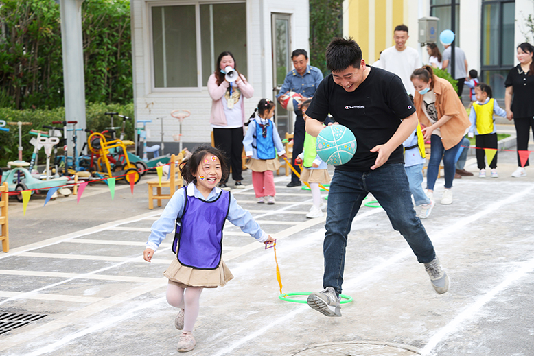 縣幼兒園向陽分園舉辦親子運(yùn)動會