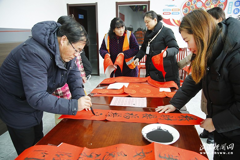 “翰墨飄香迎新春，書寫春聯(lián)送祝福”書法惠民活動